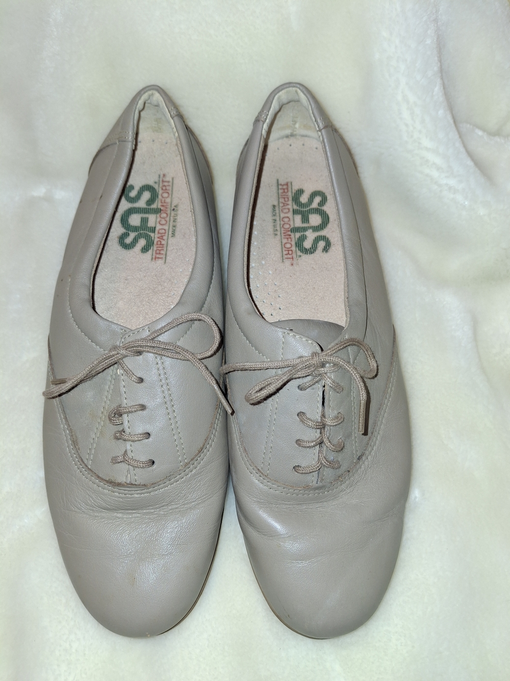 SAS Women’s Lace-Up Comfort Oxford in Taupe